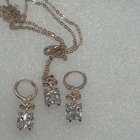 Elegant Rose Gold-Tone Cubic Zirconia Bow Necklace and Earrings Set - Picture 7 of 11